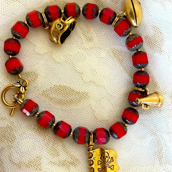 NWT Sports Buccanner Pirate Handmade Bracelet with Cute Goldplated charms - Picture 3 of 7